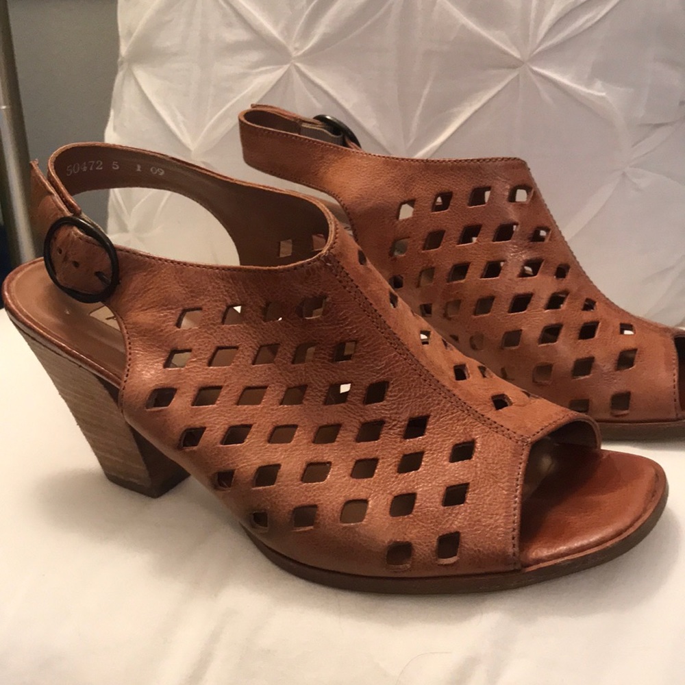 Paul Green Shoes Diamond Perforated Peep Toe Sandals 7.5